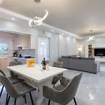 The South Escape With Front Pool * Plimmiri
