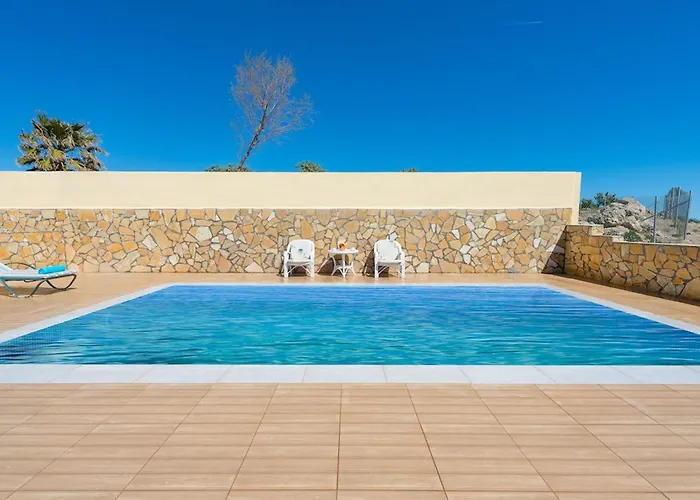 The South Escape With Front Pool Semesterbostad *