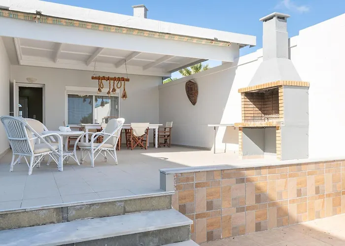 The South Escape With Front Pool Plimmiri