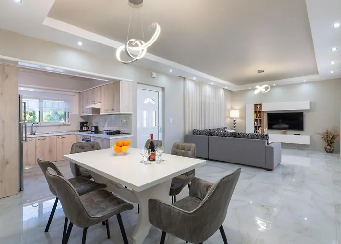 The South Escape With Front Pool * Plimíri