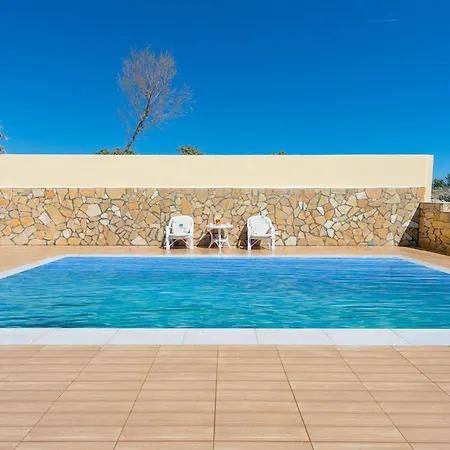 The South Escape With Front Pool Tatil Evi *